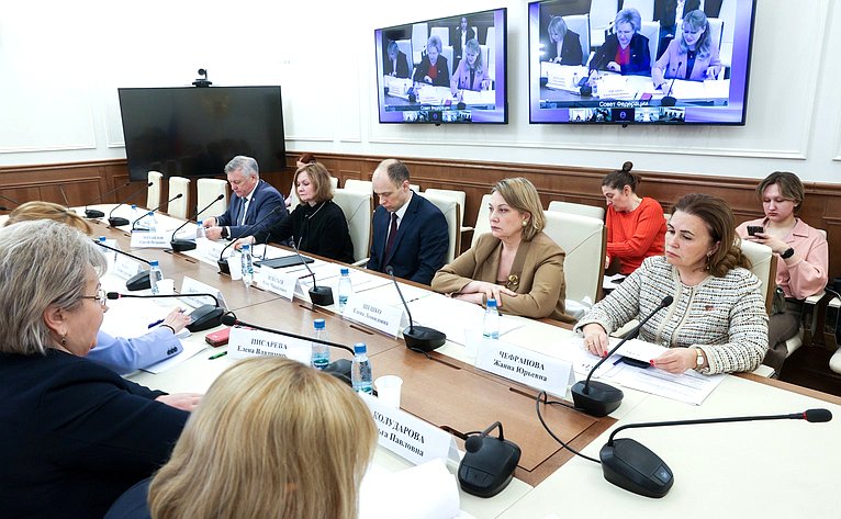 Совещание на тему «Совершенствование комплекса мер по организации и обновлению медицинских кабинетов в общеобразовательных организациях, включая разработку стандартов»