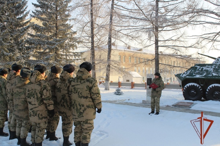 Военнослужащие Красноярского соединения Росгвардии в День Героев Отечества провели ряд мероприятий