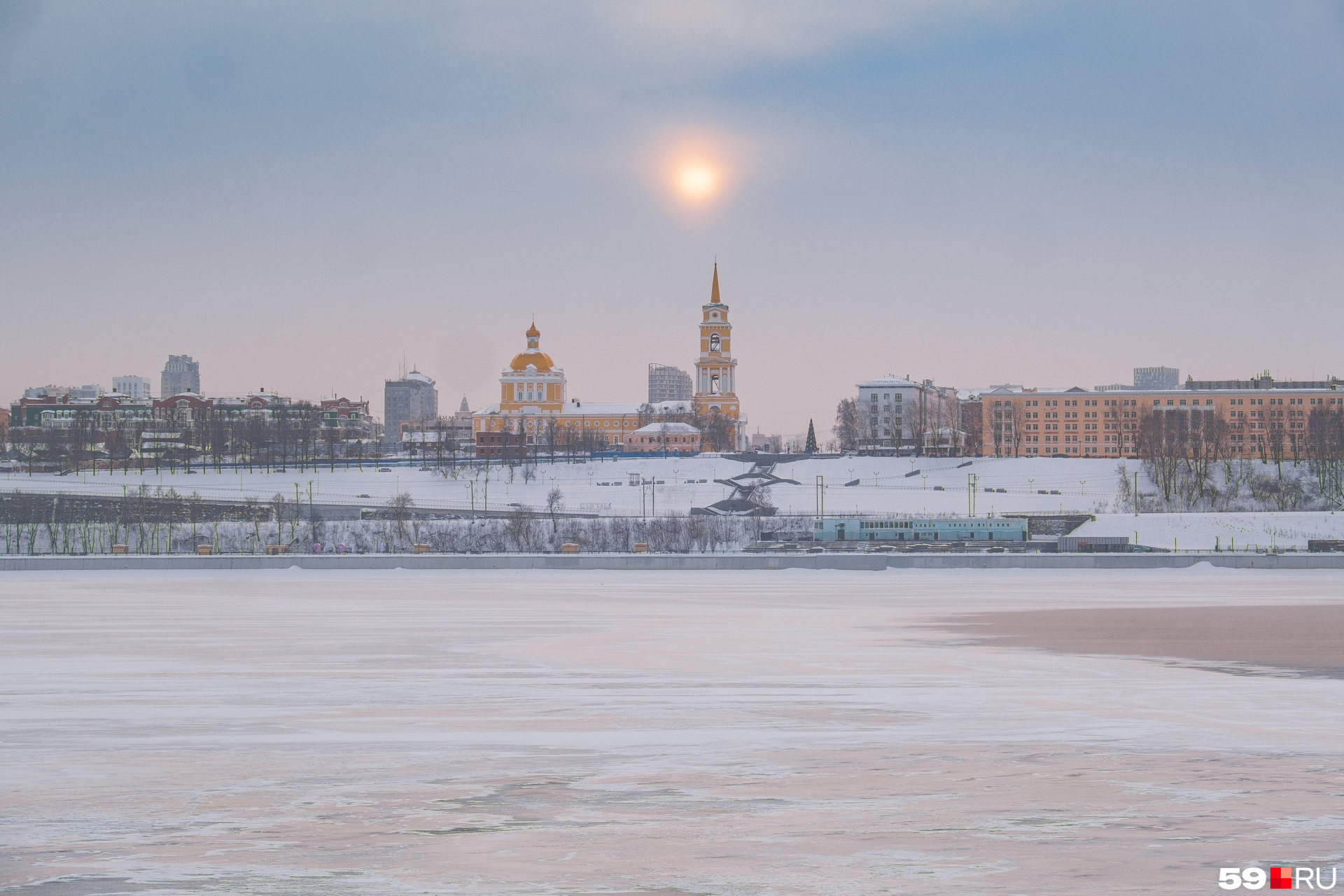 В далеком северном городе. Пермь. Зимняя панорама. Пермь зима. Пермь зимой.