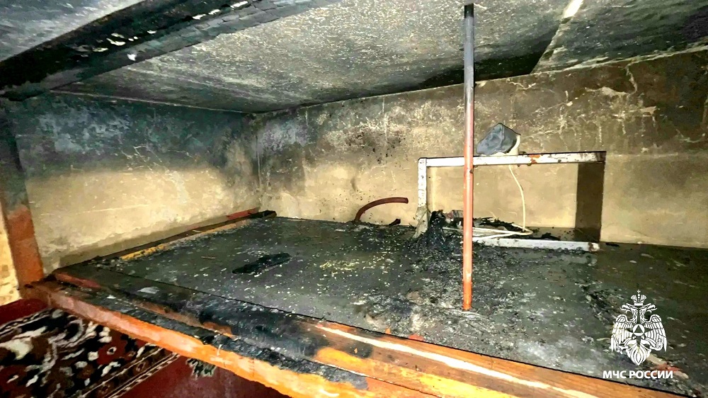 В Гагарине на улице Красноармейской горел гараж