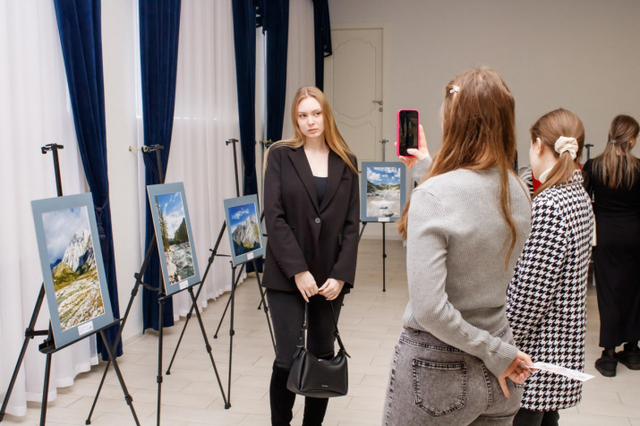 На открытии фотовыставки путешественника Валерия Якимова. Фото: Владислав Лемянский