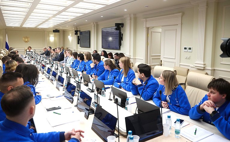 Круглый стол Комитета СФ по социальной политике «Актуальные вопросы совершенствования мер поддержки молодых специалистов, работающих в сфере здравоохранения (в рамках проекта «Всероссийская научная школа «Медицина молодая»)»