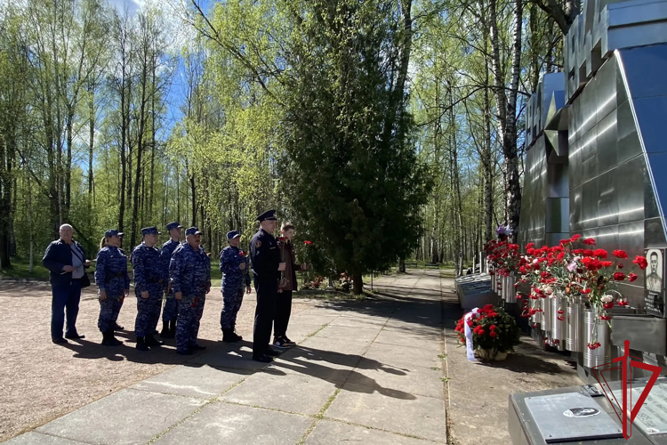 В Ленинградской области росгвардейцы приняли участие в мероприятиях, посвященных 81-й годовщине Победы в Великой Отечественной войне