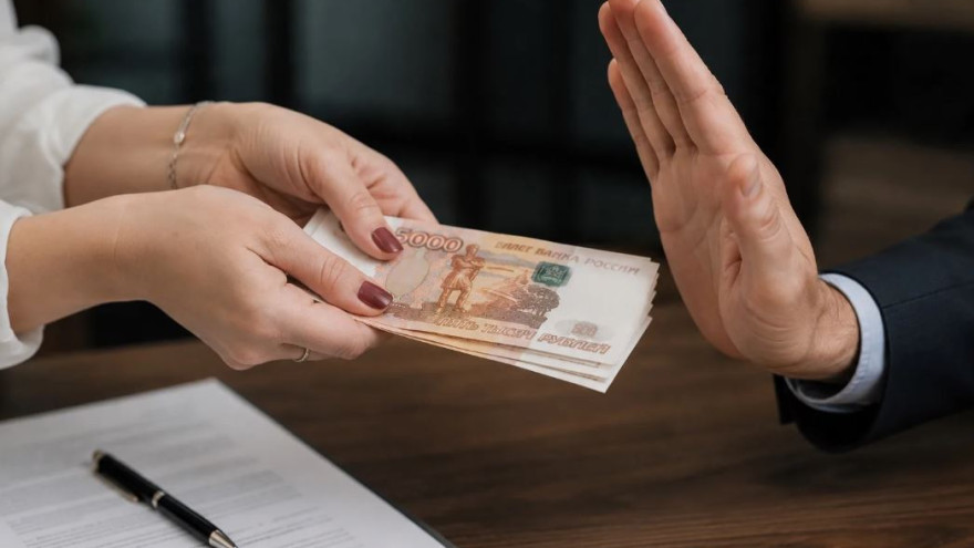 Жительница Ноябрьска пыталась подкупить полицейского