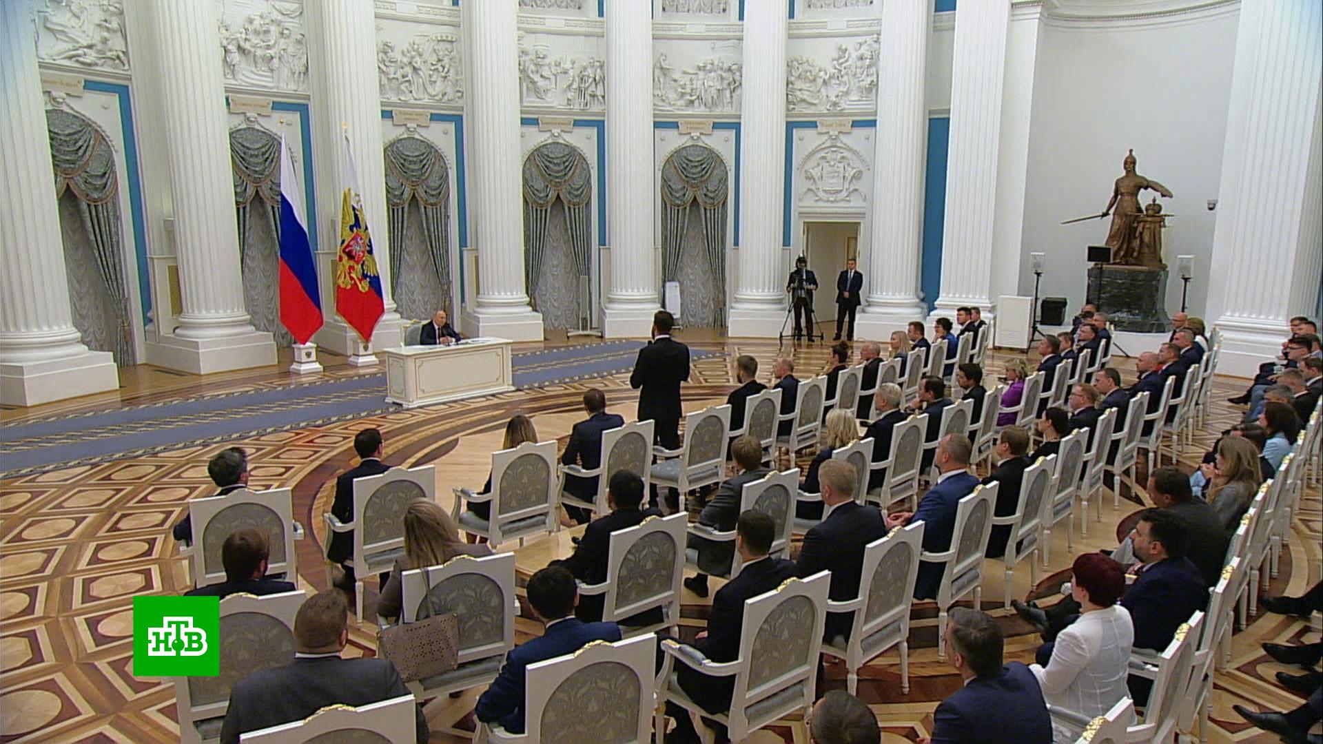 Выпускники школы губернаторов. Чиновники учатся. Губернаторская школа. Программа школа губернатора. Школа губернаторов.