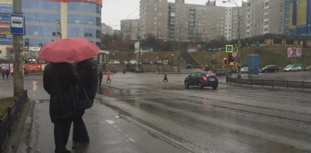 Осадки мурманска. Мурманск дождь. Мурманск дождь лето. Осадки в Мурманске. Холодно в Мурманске.