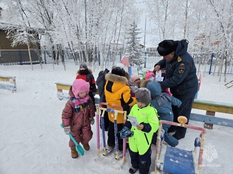 Инспекторы Центра ГИМС активно проводят профилактическую работу среди различных слоев населения Ямала