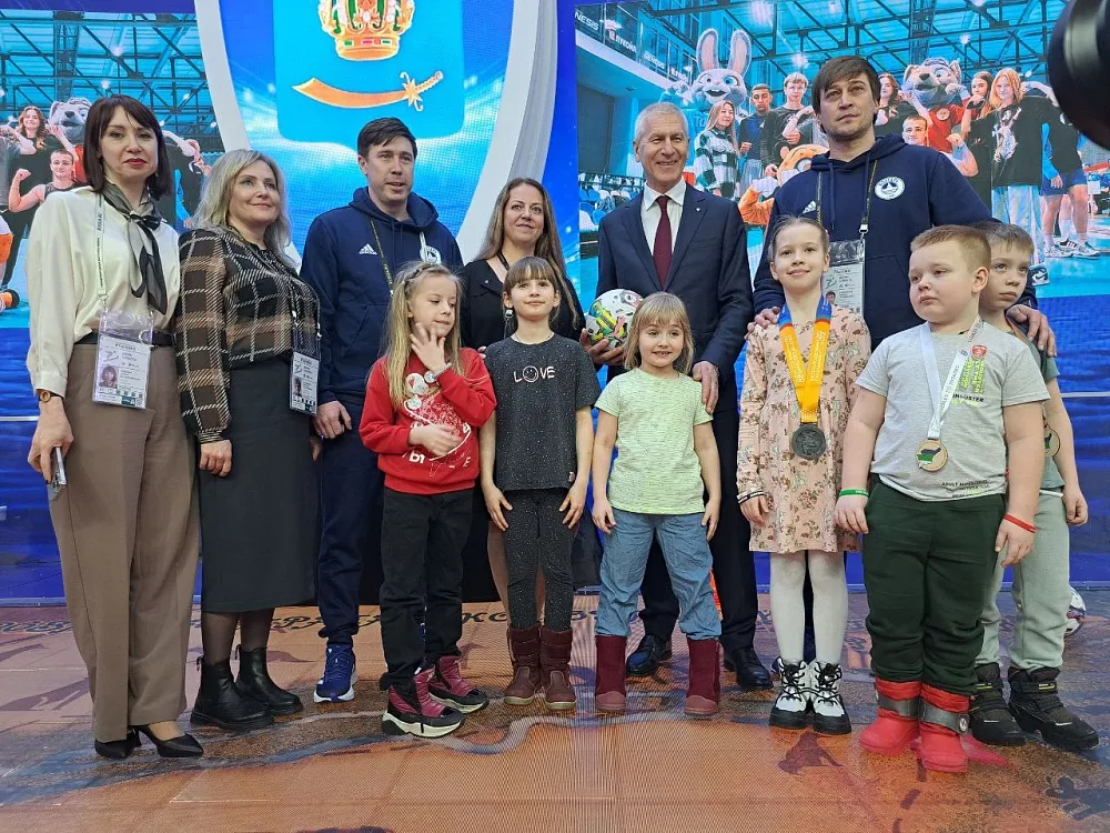 Стенд Астраханской области на ВДНХ посетил министр спорта РФ