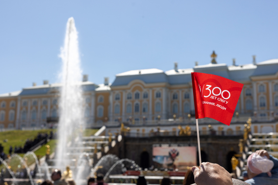 В Петергофе состоялся Весенний праздник фонтанов «Alma mater» 