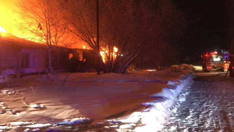 В Новом Уренгое сгорел дом в микрорайоне Коротчаево
