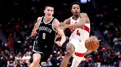 Разыгрывающий «Бруклина» Егор Дёмин и форвард «Торонто» Скотти Барнс