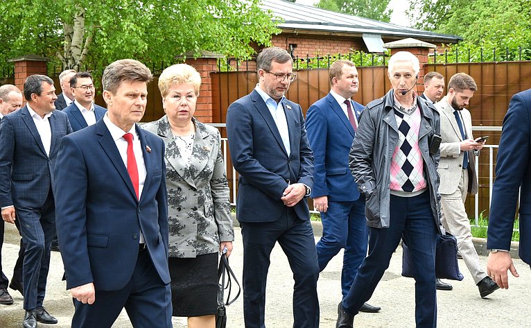 Сенаторы посетили парк в Барнауле в рамках рабочей поездки в Алтайский край