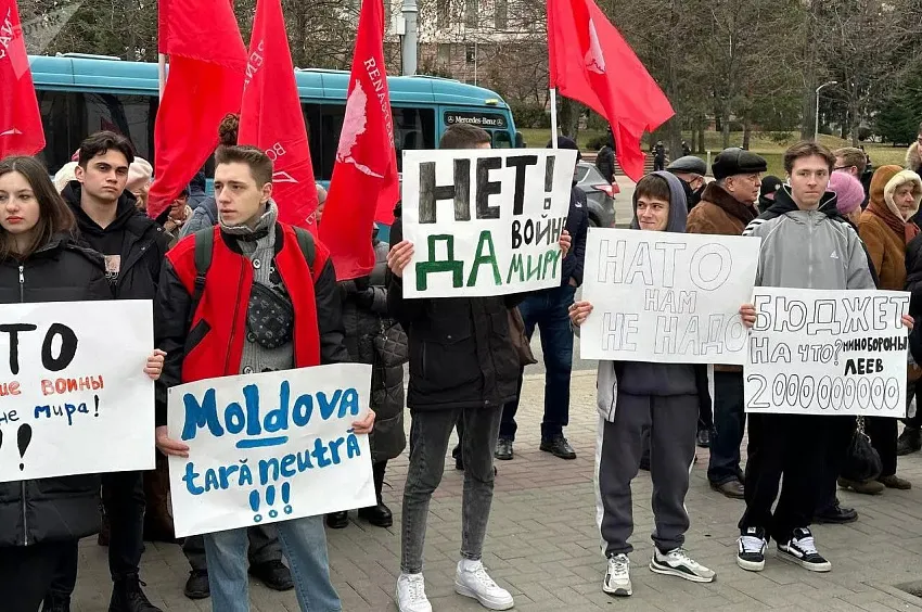 Оппозиционные активисты провели в Кишиневе пикет против милитаризации Молдовы
