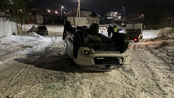 Под Самарой перевернулся автомобиль Mitsubishi с четырьмя подростками в салоне 