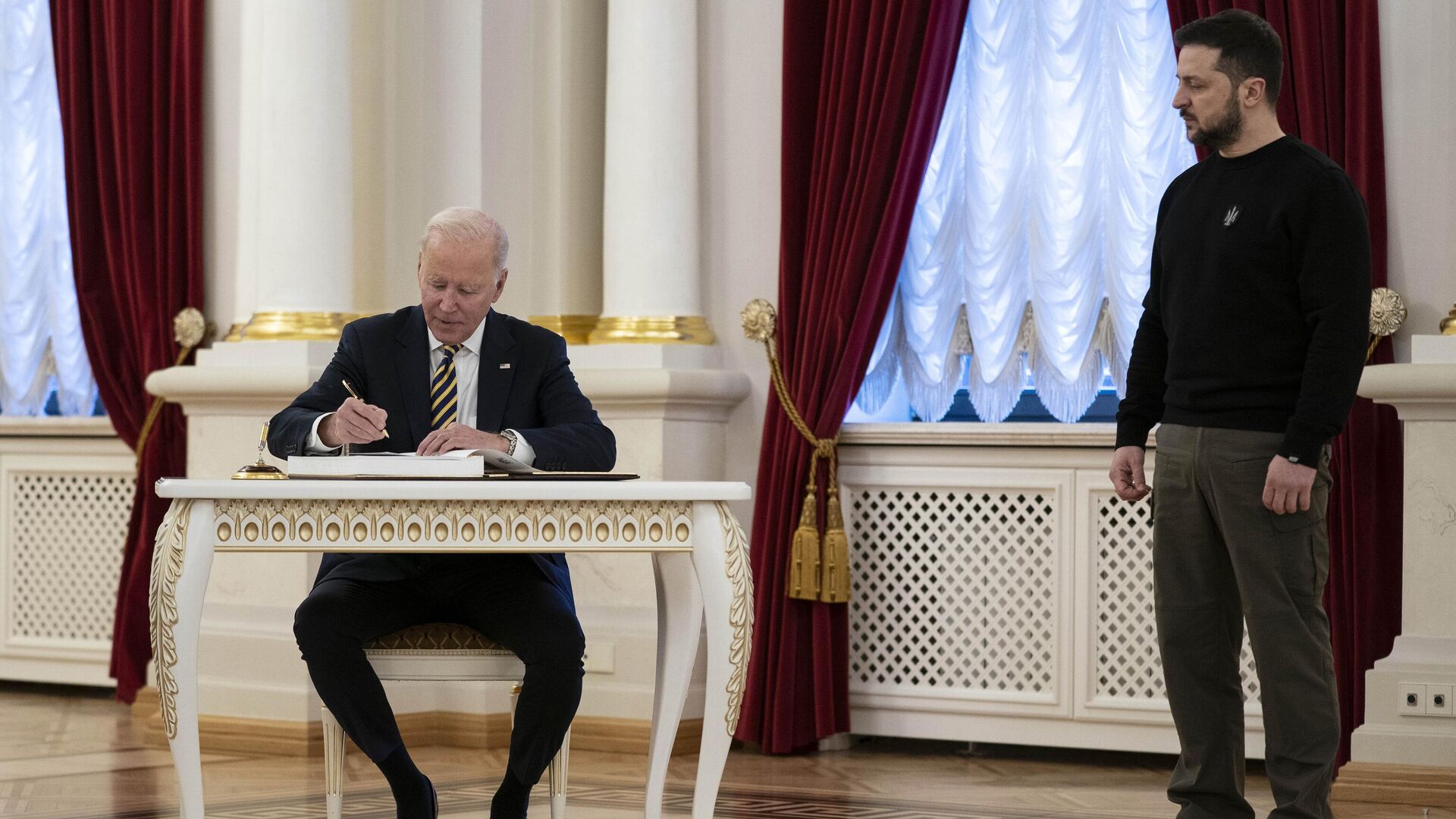 Посол сша в кресле президента украины