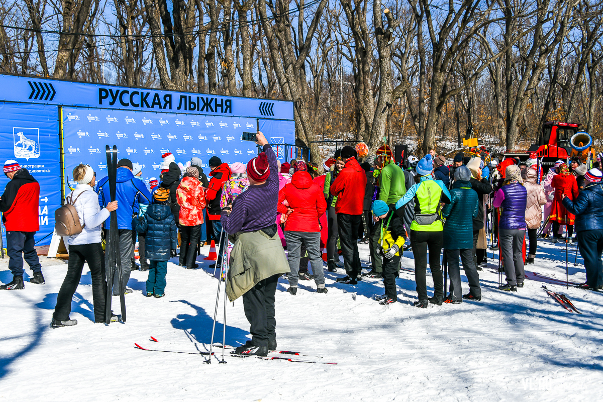 лыжня на русском острове владивосток. лыжня на русском острове владивосток. лыжная трасса лыжня. лыжи на русском острове владивосток. бег на лыжах по кочкам и ухабам.