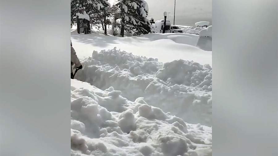 Метель мокрый снег. Сильный снег. 1. Ветер снег съедает. Сосульки.