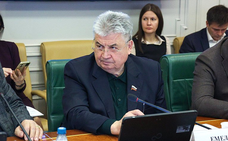 Геннадий Емельянов