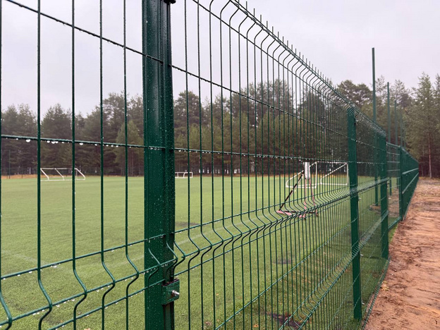 В Белой Холунице обустроили футбольное поле