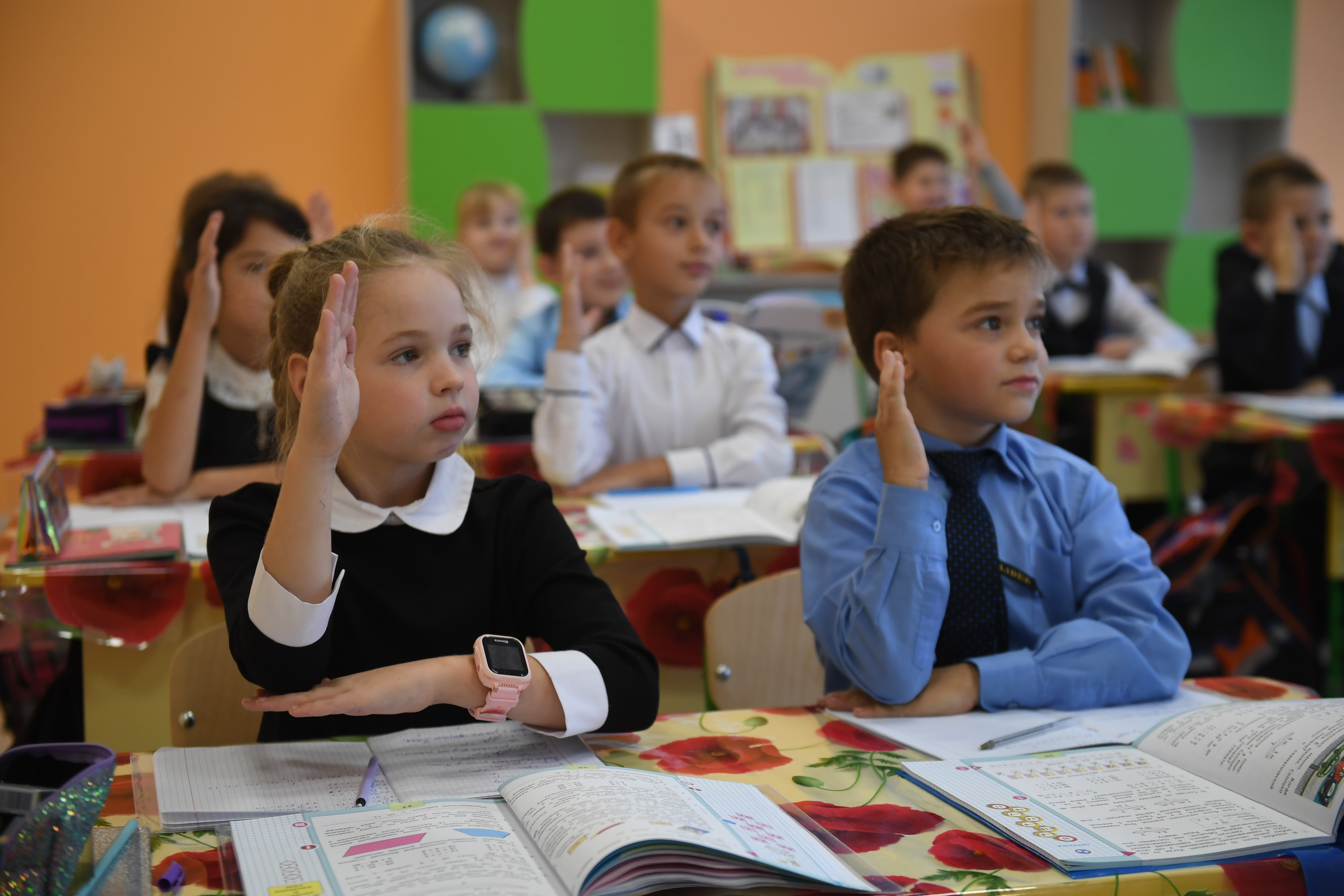 на первой парте в первом классе