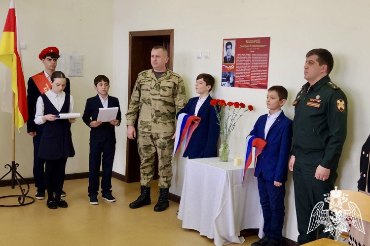 ВО ВЛАДИКАВКАЗЕ ОФИЦЕРЫ РОСГВАРДИИ ПРИНЯЛИ УЧАСТИЕ В ТОРЖЕСТВЕННОМ ОТКРЫТИИ ДОСОК ПАМЯТИ