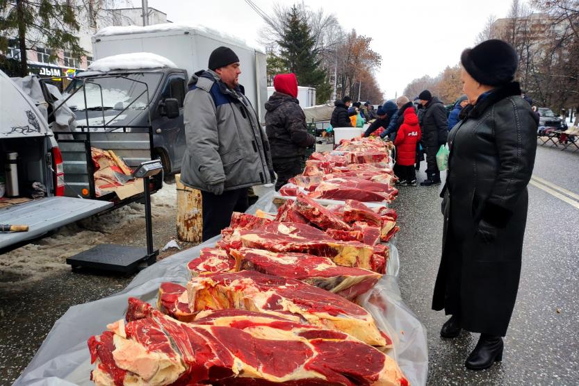Прилавок на ярмарке. Состоится ли ярмарка. Ярмарка сельхозпродукции. Сельскохозяйственная ярмарка. Ярмарка камней уфа 2022.