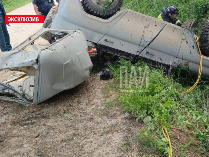 Автомобиль опрокинулся на дороге (ФОТО)