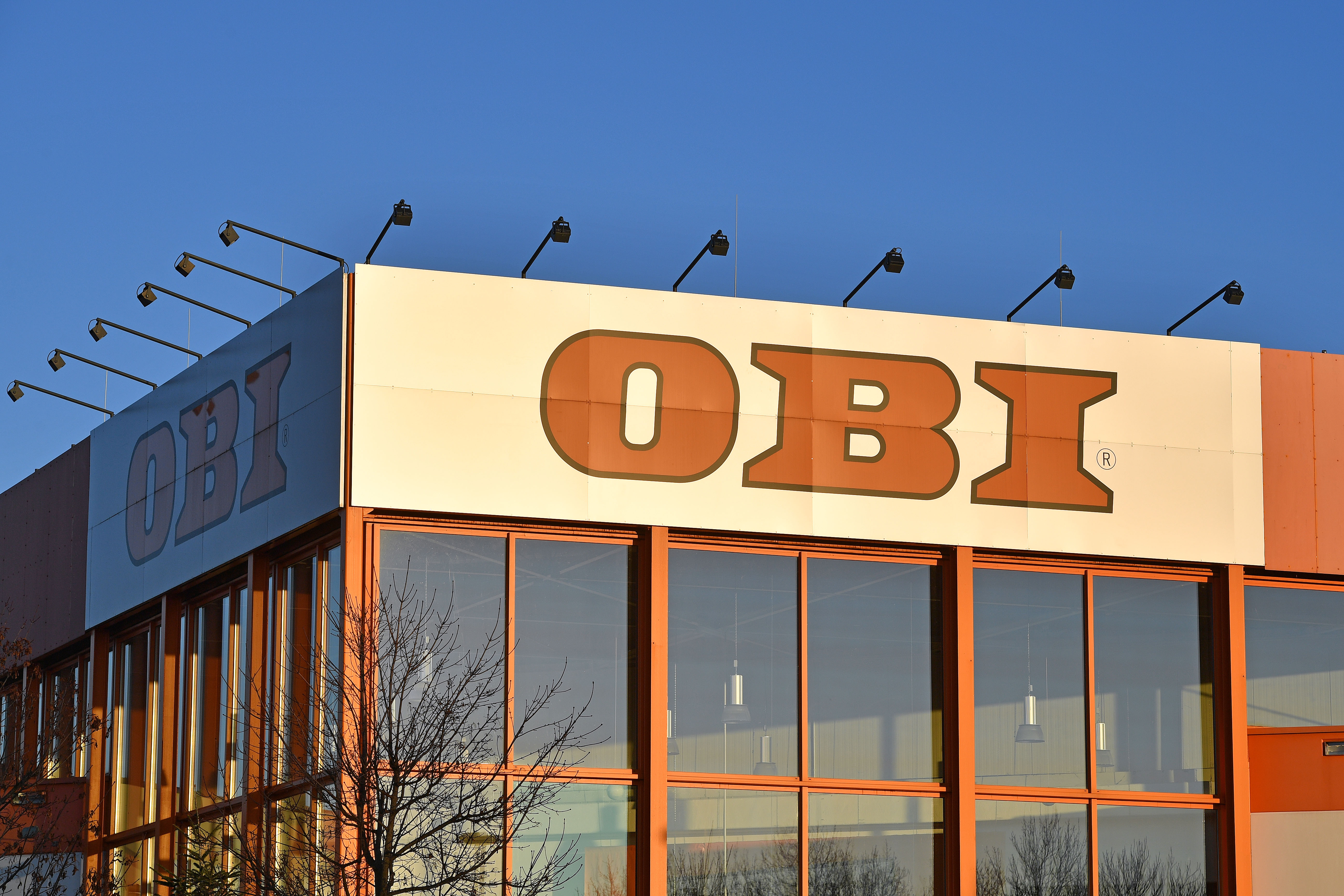 Включи оби. Оби. Obi строительный магазин. Obi Омск. Магазин Оби в Омске.