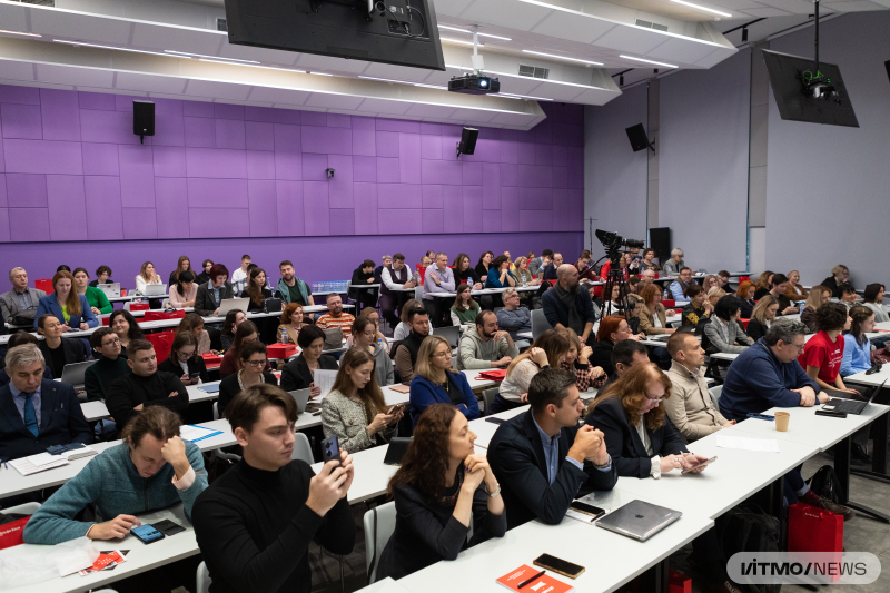 Курс дополнительного профессионального образования для преподавателей по внедрению инноваций в образование от ИТМО и Альфа-Банка. Фото: Дмитрий Григорьев / ITMO NEWS 