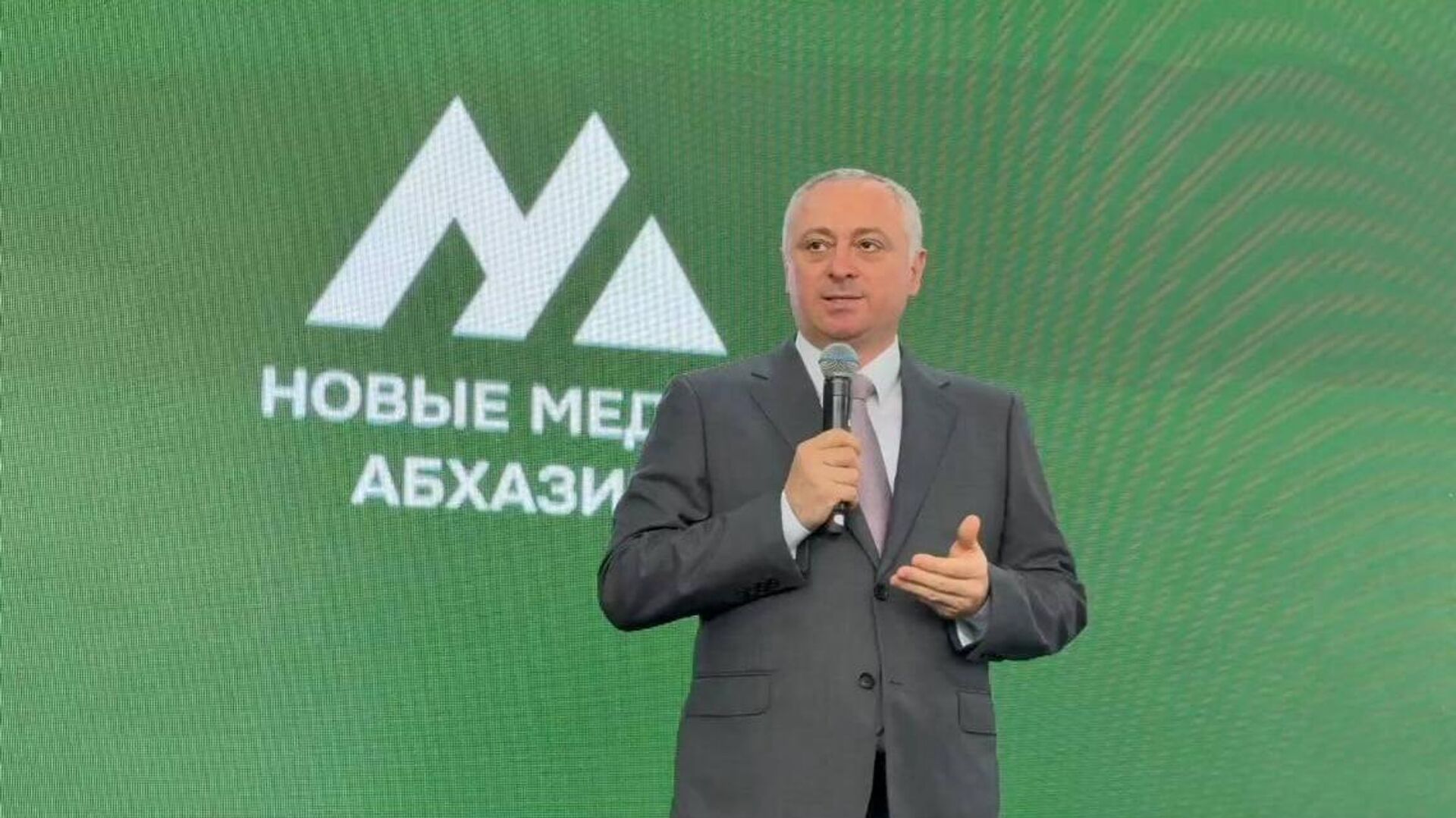Бадра Гунба на проекте Новые медиа Абхазии - Sputnik Абхазия, 1920, 26.10.2025