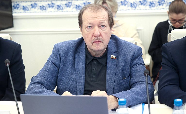 Александр Русаков