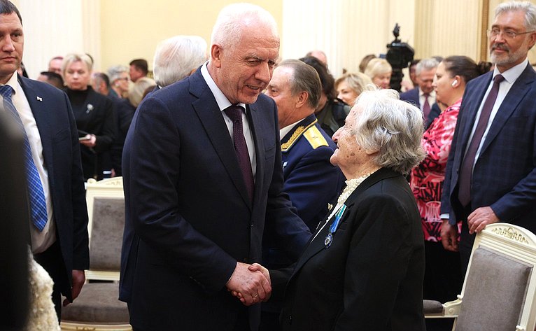 Церемония вручения знаков отличия «Почетный гражданин Санкт-Петербурга» в Мариинском дворце