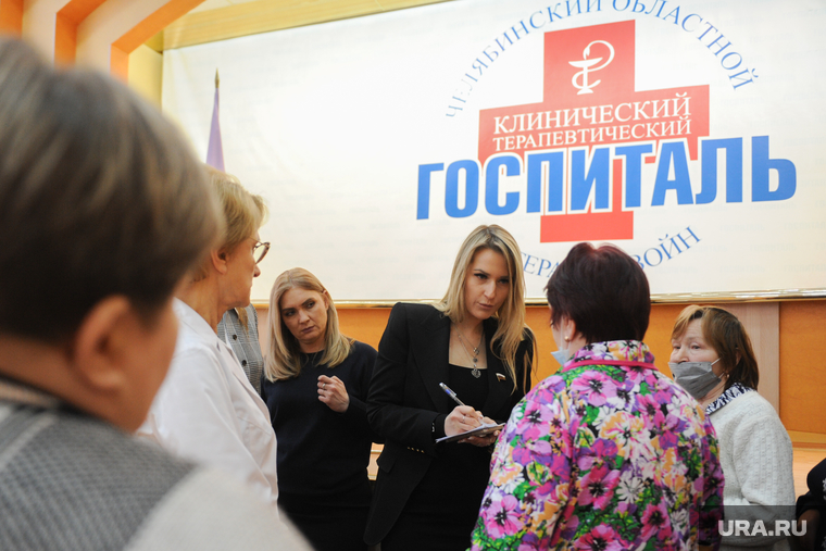 Лантратова Яна в госпитале для ветеранов войн. Челябинск