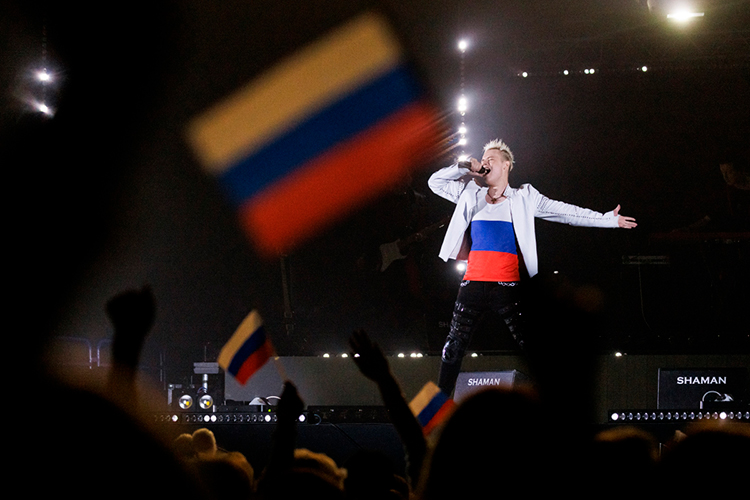 «Русское народу нужно! Понимаете? Хотя бы что-нибудь русское дайте нам! И первый ответ — это Shaman, Куртукова и Кадышева»