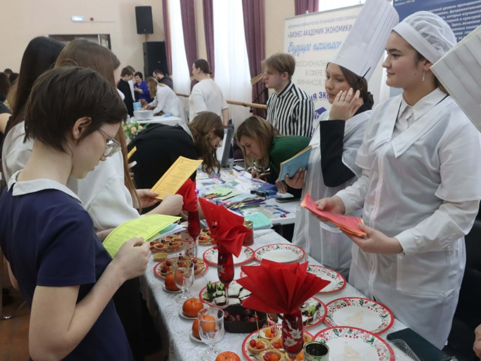 Билет в профессию: в Лотошине прошел масштабный образовательный марафон для старшеклассников