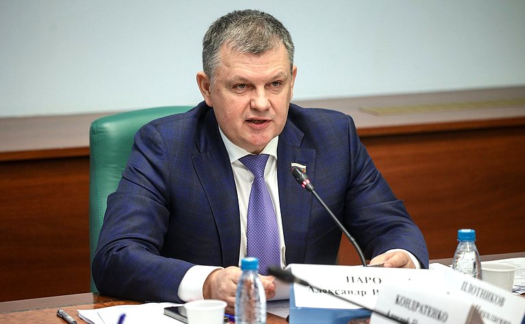 Александр Наролин