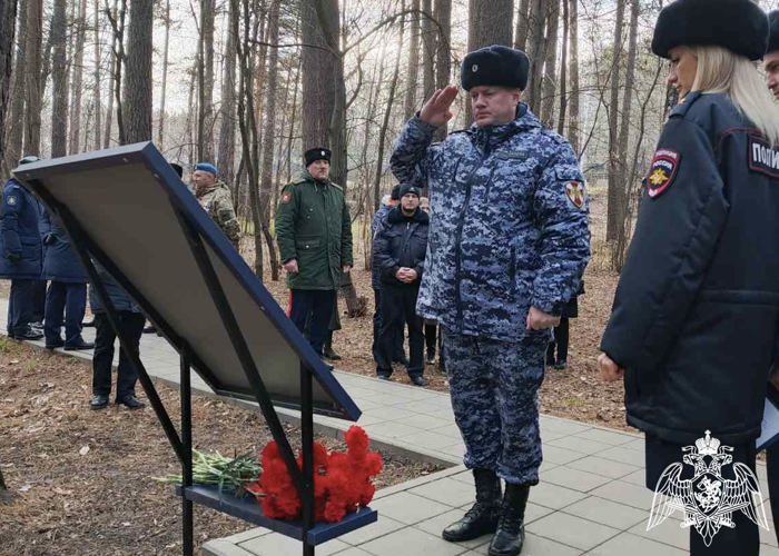 В Красноярском крае подразделения Управления Росгвардии по Красноярскому краю почтили память погибших при исполнении коллег