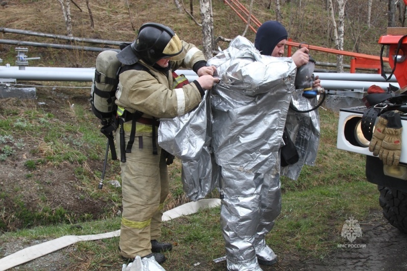 Учения: на Камчатке пожарные потушили «горящий» резервуар с дизельным топливом