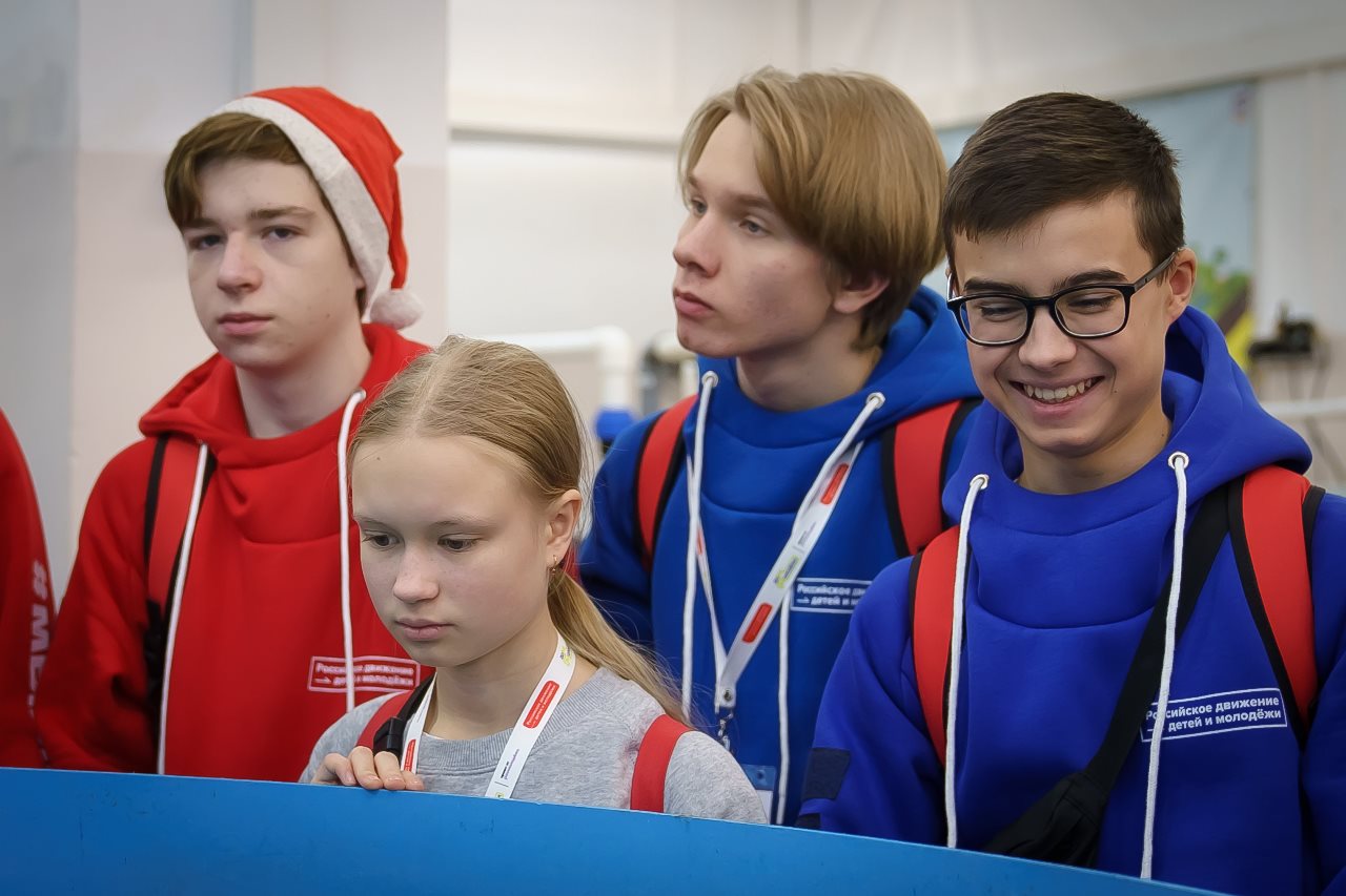 Люди на фестивале. Российское движение детей и молодежи движение первых. Детские и молодежные движения в россии. I съезд российского движения детей и молодёжи. Движения молодежи 2022.