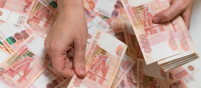 Андрей Лобода, эксперт по экономическим коммуникациям, уверен, что российская экономика стоит на пороге значительных перемен, и в ближайшем будущем среднемесячная зарплата россиян поднимется.