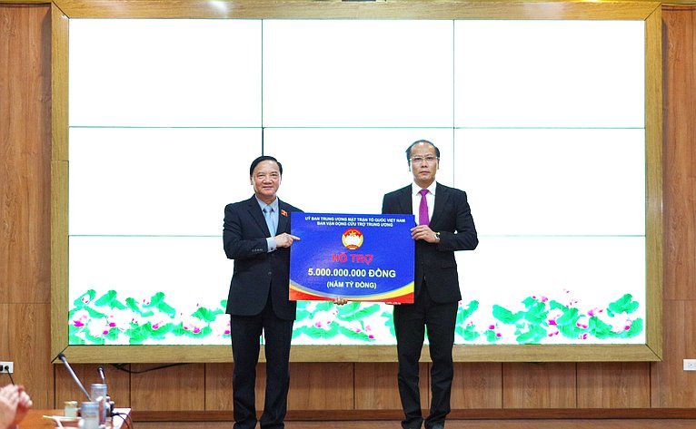 Делегация Совета Федерации во главе с первым заместителем Председателя СФ Андреем Яцкиным в рамках визита во Вьетнам встретились с руководством Народного комитета провинции Кханьхоа