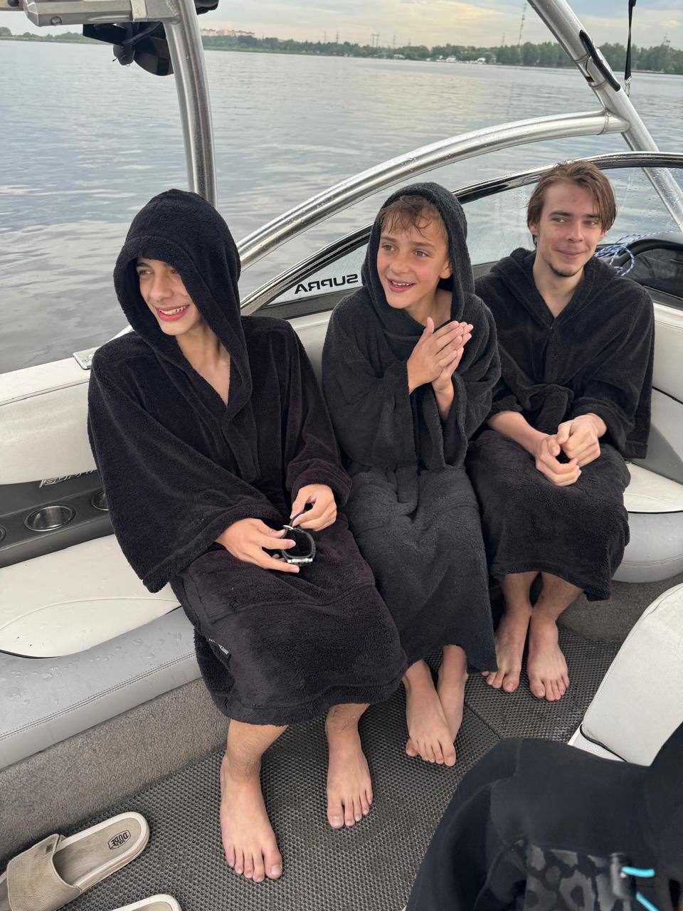 «Время бежит, дети растут»: Евгений Цыганов показал старших сыновей