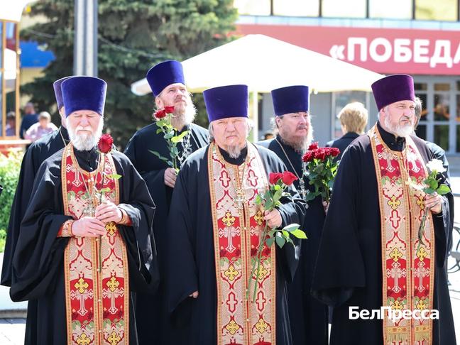 Белгородцы помолились о погибших при ракетном ударе по дому на улице Щорса в Белгороде - Изображение 2