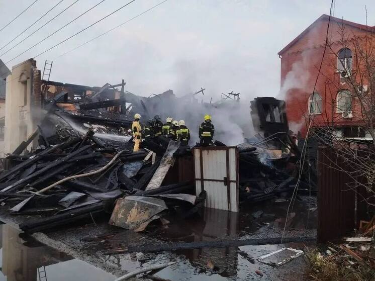 В Астрахани при пожаре в жилом доме погибли молодая женщина и ребенок