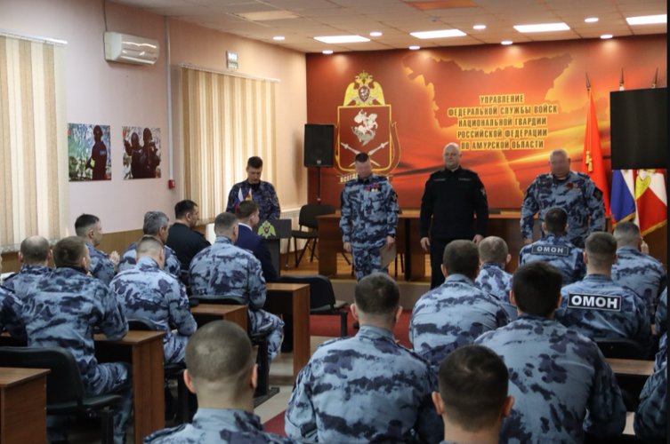 В день образования ОМОН «Уран» сотрудников отряда поздравил начальник Управления генерал-майор полиции Виталий Харчёв