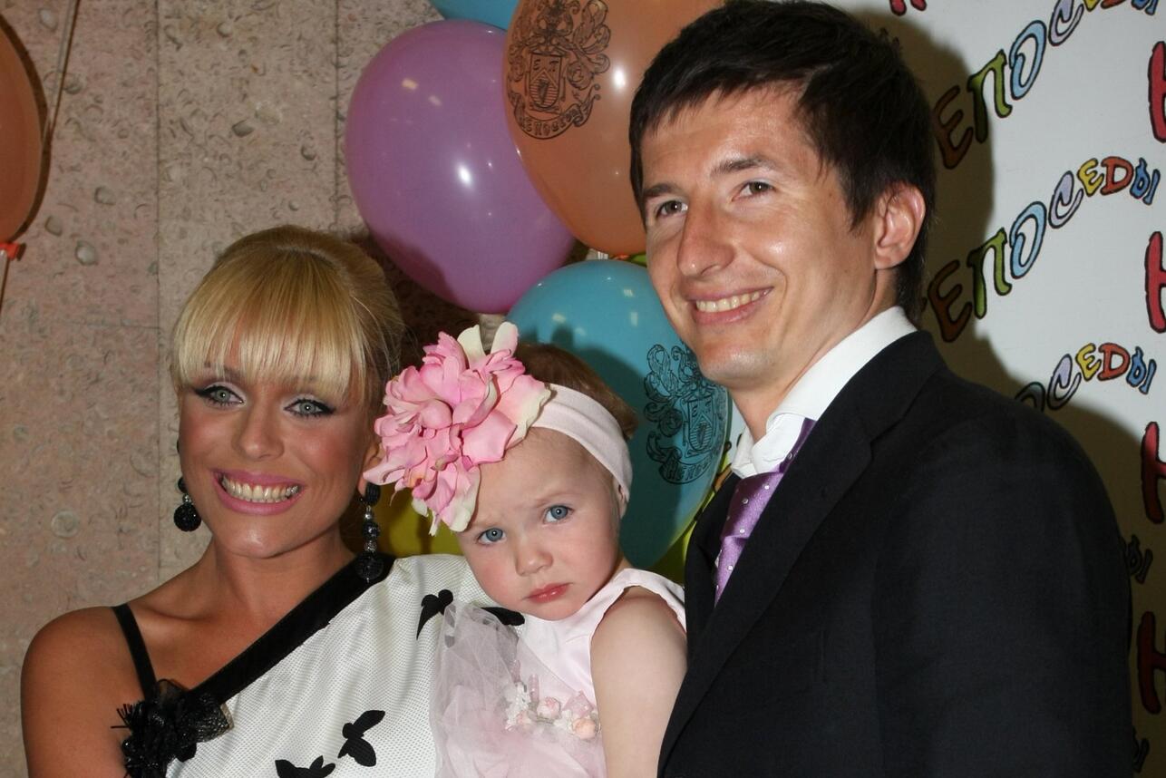 Юлия Началова и Евгений Алдонин с дочерью Верой фото