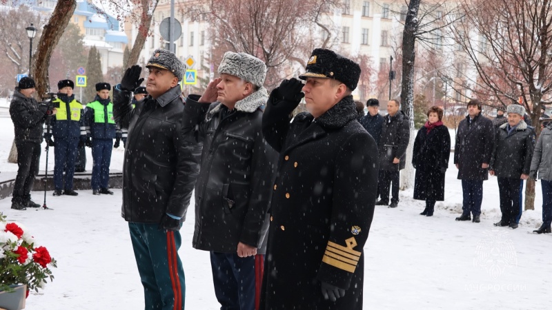 В Тюмени почтили память сотрудников МВД