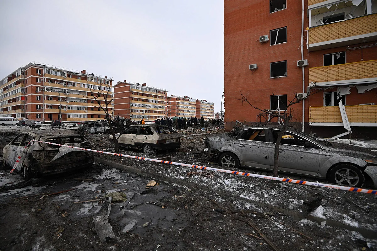 В Адыгее спецслужбы обследуют территории и разбирают завалы в квартирах