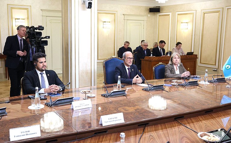 Валентина Матвиенко провела встречу с Председателем Парламента стран Латинской Америки и Карибского бассейна (ПАРЛАТИНО) Роландо Мигелем Гонсалесом Патрисио
