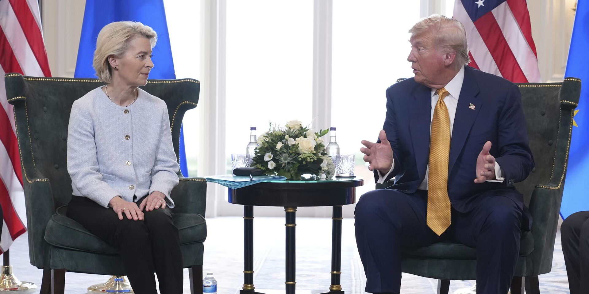 Президент Дональд Трамп и председатель Европейской комиссии Урсула фон дер Ляйен во время встречи в Trump Turnberry, Шотландия - ИноСМИ, 1920, 02.08.2025